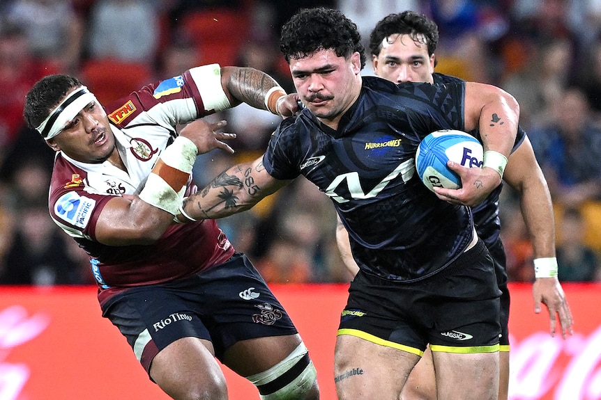 Du'Plessis Kirifi runs the ball for the Hurricanes against the Reds.