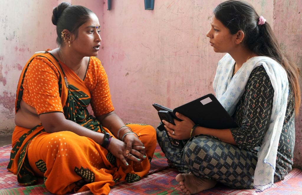 Data collector Komal Parmar (right) talks to Sapnaben Chunara to get heat-related information in Ahmedabad, India, on April 2. Photo: AP