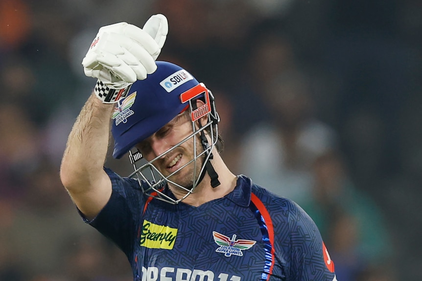 Mitch Marsh gives thumbs up