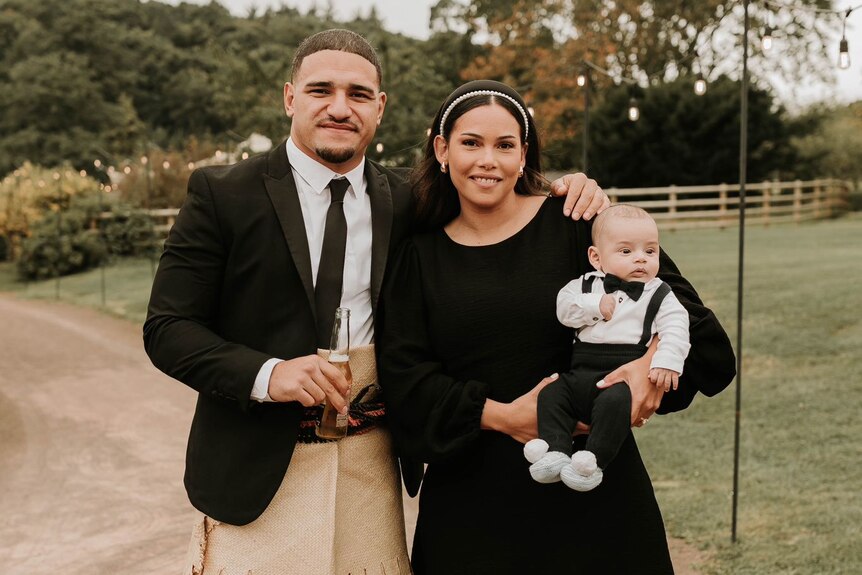 Sione Tuipulotu, Lara Tuipulotu and Fohe Tuipulotu Junior pose for a family photo