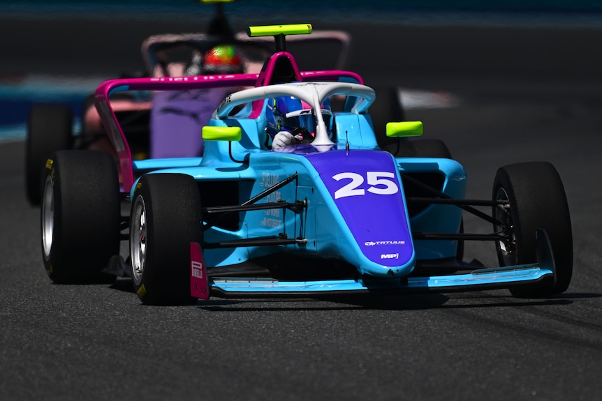Joanne Ciconte racing in the F1 Academy series in Miami, ahead of another driver