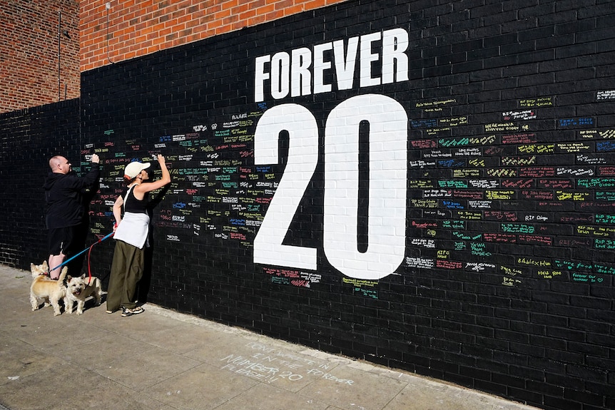 A mural reading "FOREVER 20" for the late Diogo Jota.