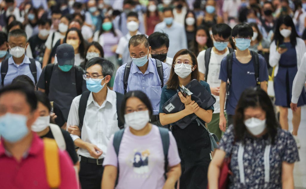 A view of a crowd at Central MTR station in Hong Kong. The city’s high density makes widespread respiratory disease a major public health concern. Photo: Edmond So