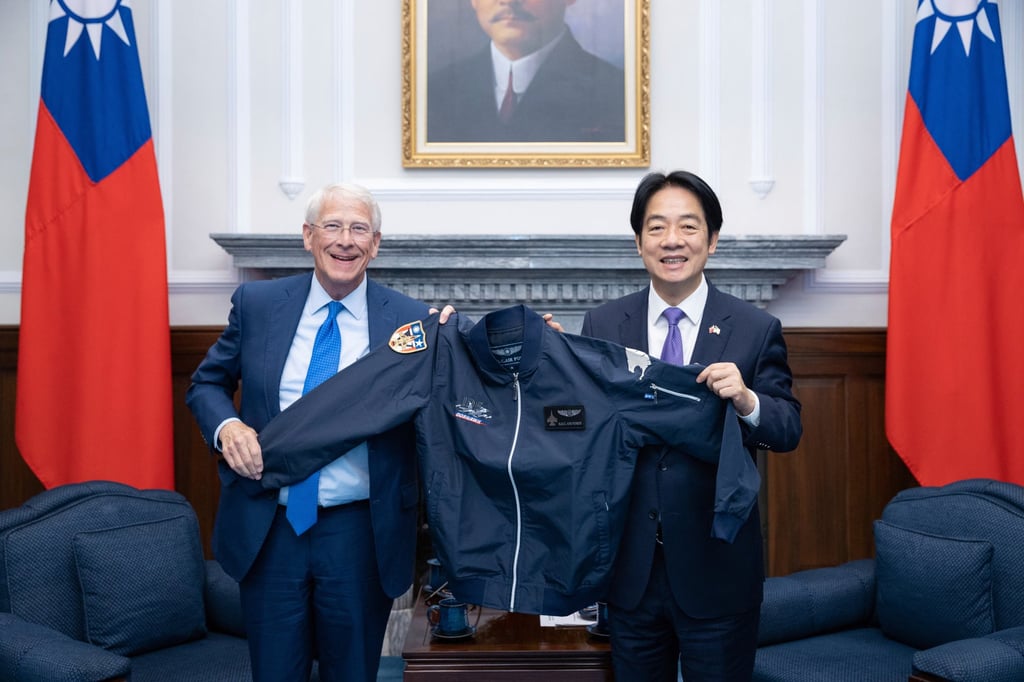 US Senator Roger Wicker and Taiwanese leader William Lai pose with a souvenir jacket, in Taipei on August 29. Photo: AP