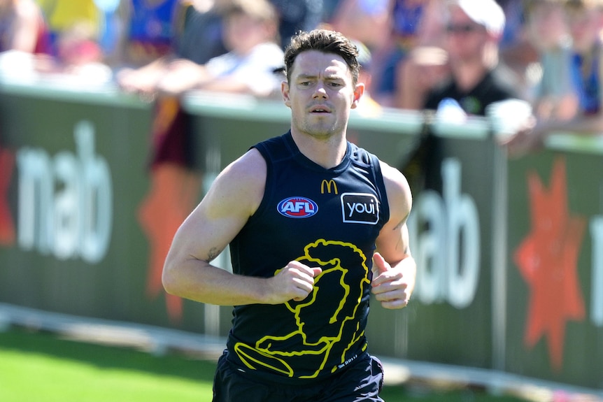 Lachie Neale runs