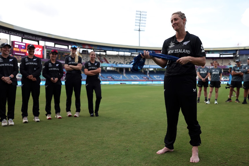 An emotional New Zealand women's cricketer speaks after her final ODI game to a guard of honour from her team.