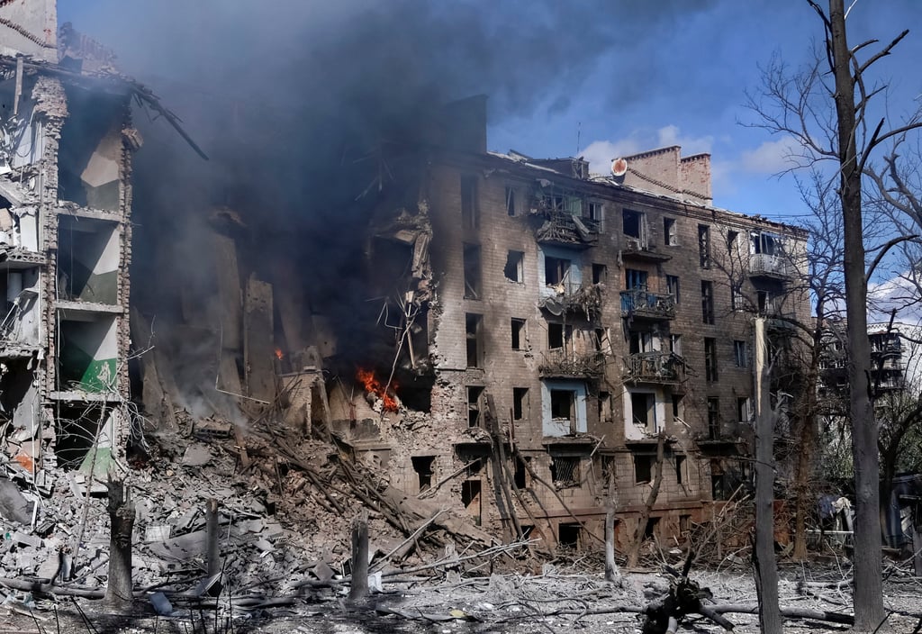 Residential buildings are damaged by Russian military strike in Donetsk region, Ukraine on Sunday. Photo: Reuters Residential buildings are damaged by Russian military strike in Donetsk region, Ukraine on Sunday. Photo: Reuters