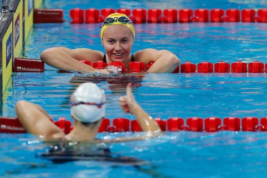 A swimmer gives Ariarne Titmus the thumbs up