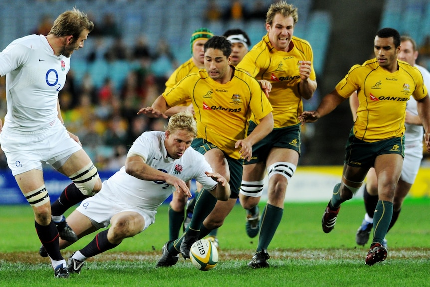 Lewis Moody dives on the ball