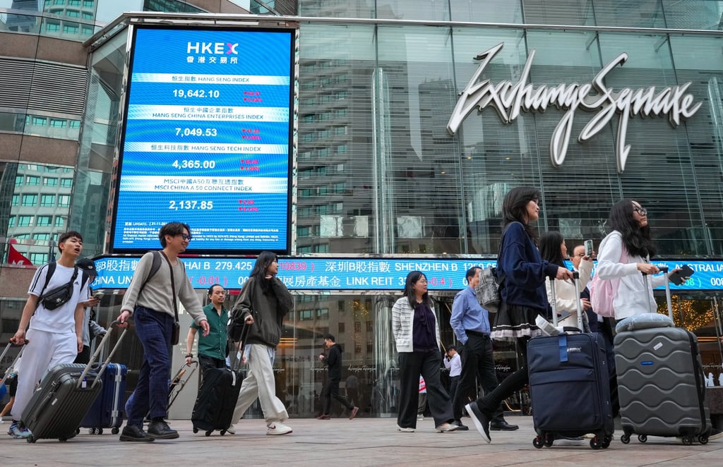 People walk by Hong Kong Exchanges and Clearing Limited in Central on November 21. Photo: May Tse People walk by Hong Kong Exchanges and Clearing Limited in Central on November 21. Photo: May Tse