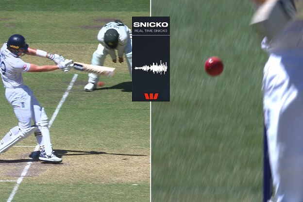 A snicko split screen showing a loud noise as the ball passes Jamie Smith's bat.