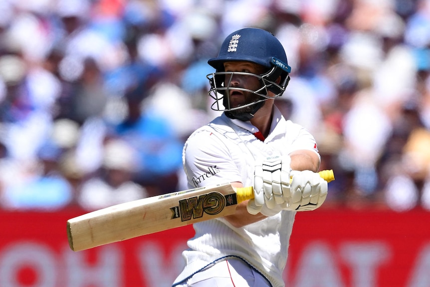 Ben Duckett looks behind him