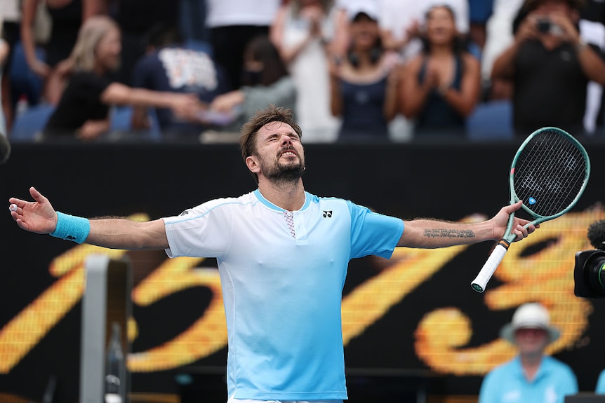 Stan Wawrinka celebrates with his hands out
