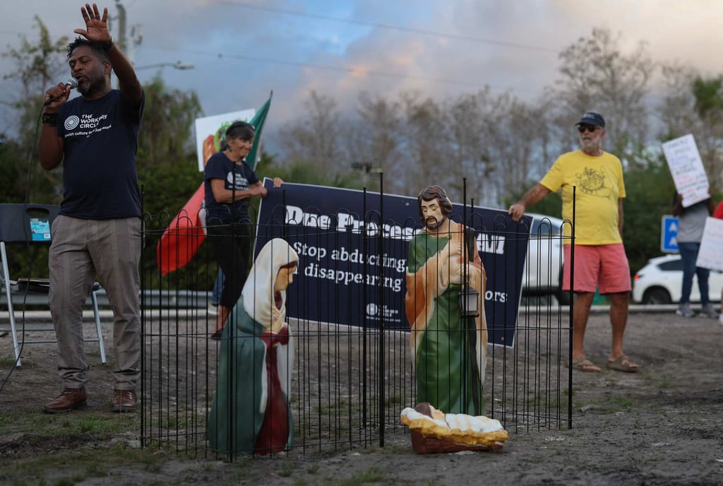 A Nativity scene depicting the birth of Jesus Christ, featuring Mary and Joseph in cages as they are held in custody, sits near the entrance to “Alligator Alcatraz” in Ochopee, Florida, on December 21. Photo: AFP A Nativity scene depicting the birth of Jesus Christ, featuring Mary and Joseph in cages as they are held in custody, sits near the entrance to “Alligator Alcatraz” in Ochopee, Florida, on December 21. Photo: AFP
