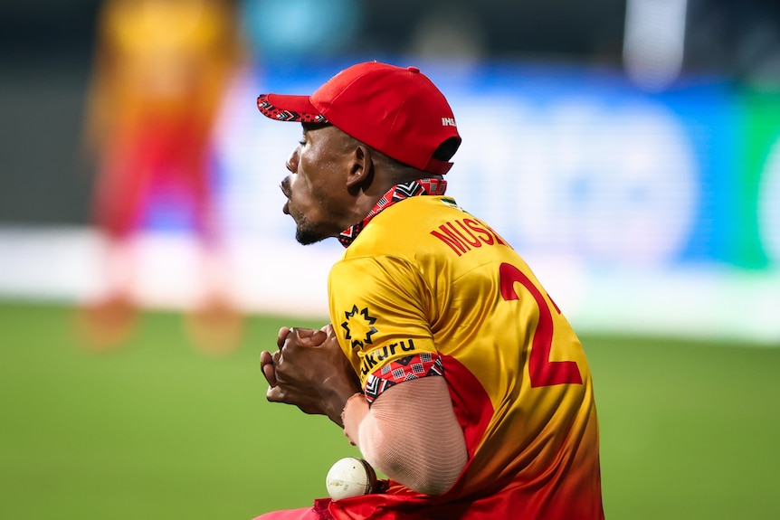 Tashinga Musekiwa drops a catch