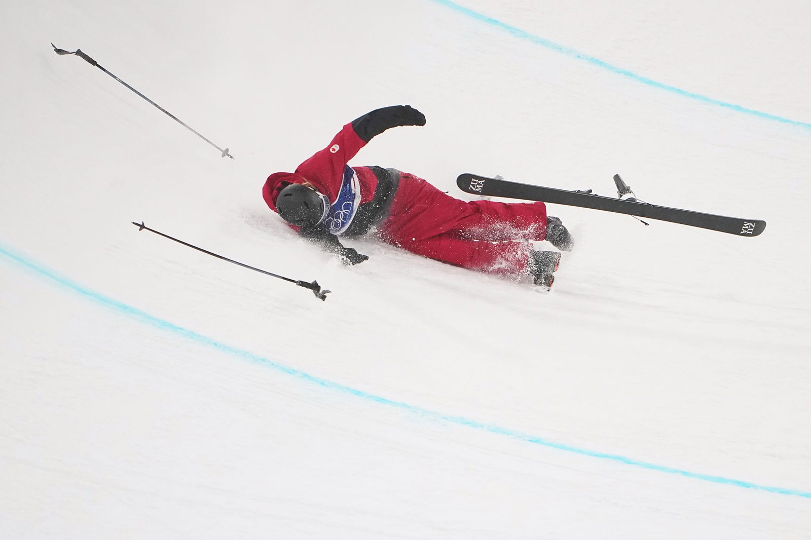 Cassie Sharpe crashes at Winter Olympics.