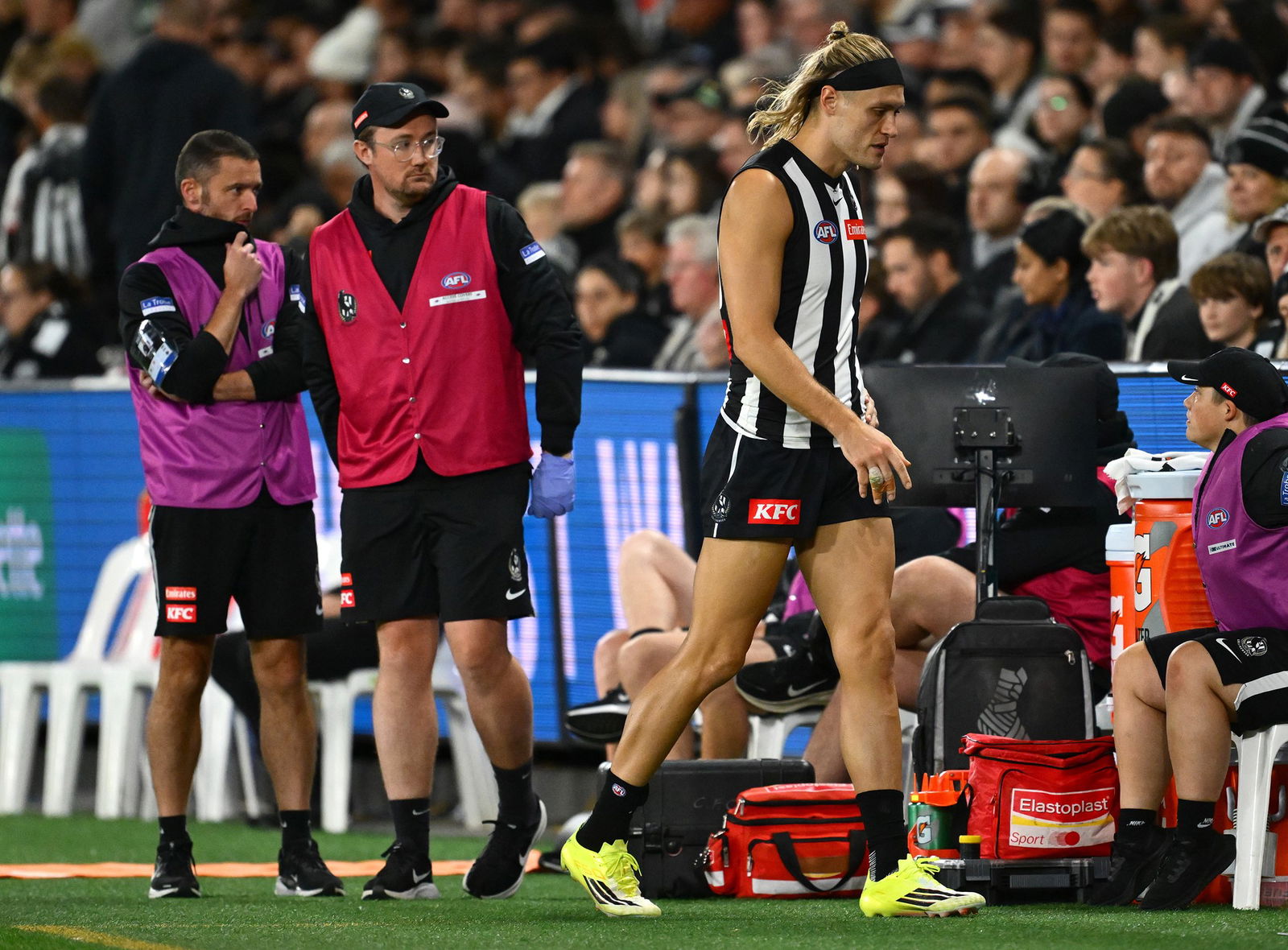Darcy Moore of the Magpies walks the boundary after talking to medical staff during the round three AFL match between Collingwood Magpies and Greater Western Sydney Giants at Docklands, on March 27, 2026, in Melbourne, Australia.