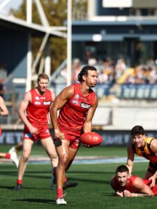 Live: Hawks get the jump over Suns before Anzac Day blockbuster at the MCG