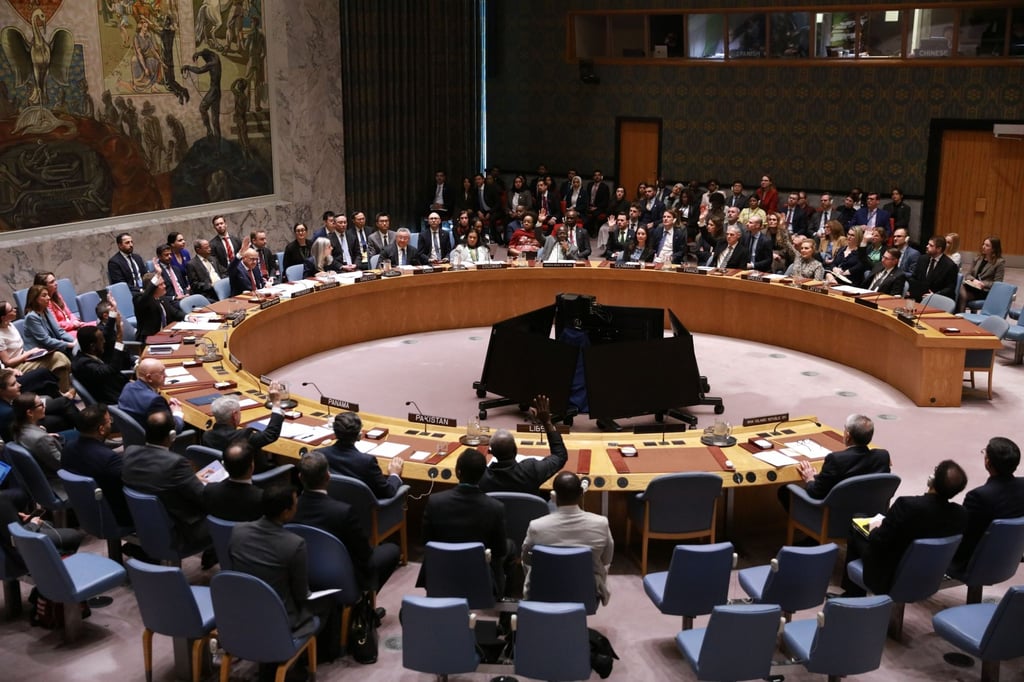 Representatives vote on a draft resolution on the Strait of Hormuz during a UN Security Council meeting at the UN headquarters in New York on Tuesday. Photo: Xinhua