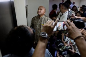 Gunshots fired as chaos erupts at Philippine Senate
