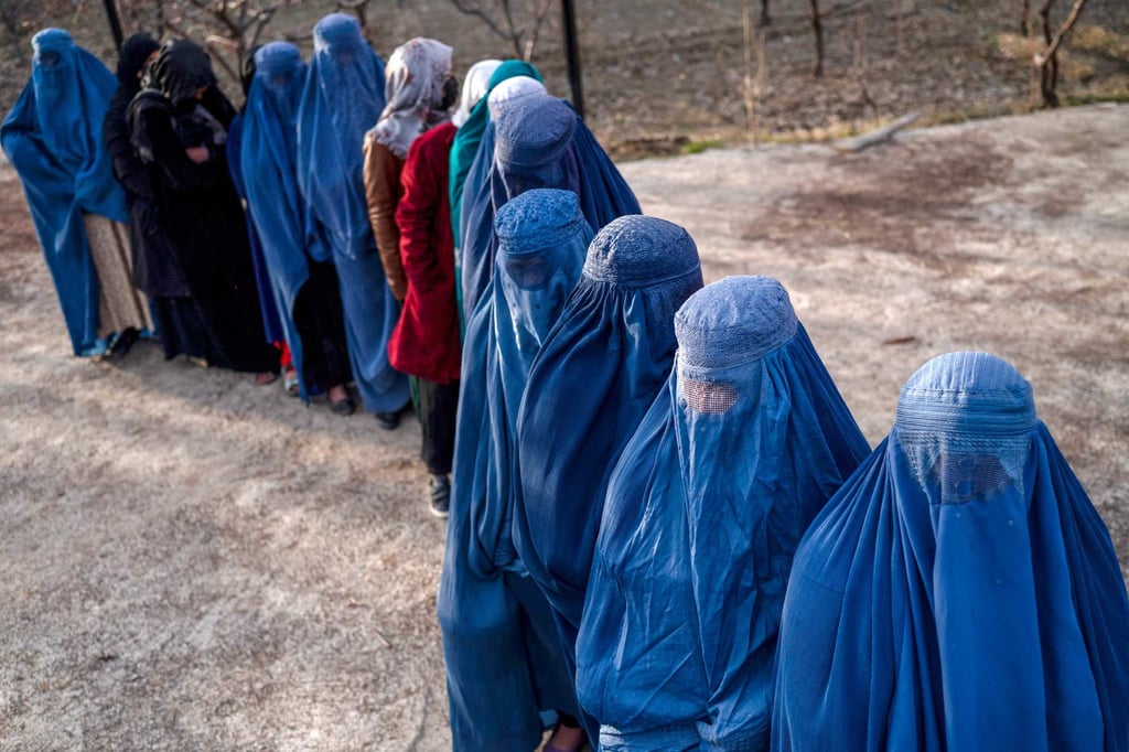 Afghan burka-clad women wait in a queue to receive free food during Ramadan in 2025. Photo: AFP