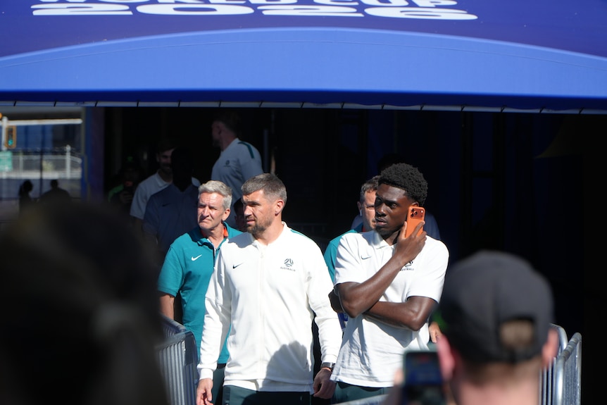 Mat Ryan and Mo Toure walk out onto Seattle Stadium.
