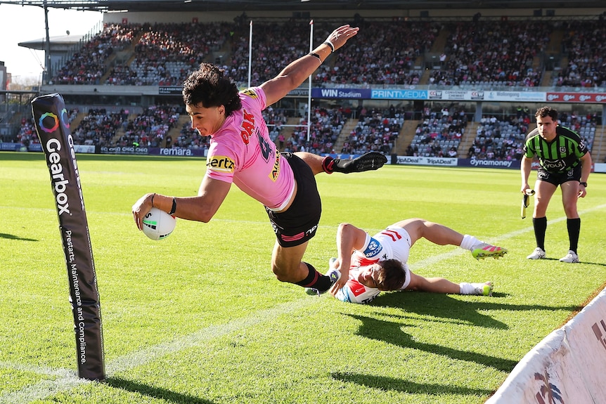 Casey McLean reaches out to score a try against St George Illawarra