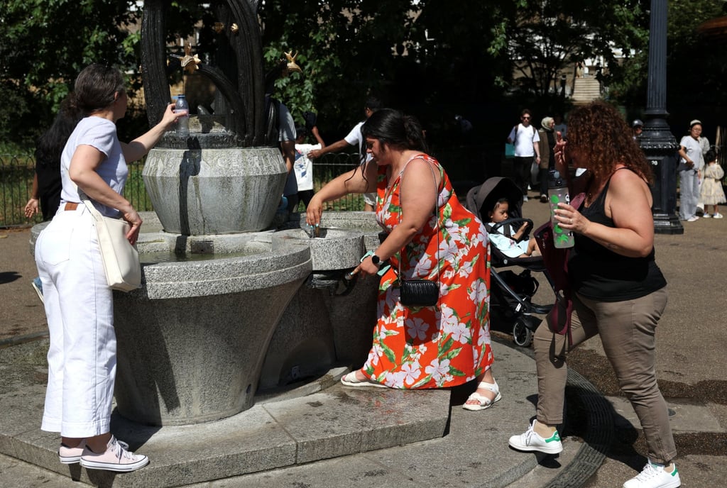 People refill their water bottles from a fountain in Green Park during a heatwave as the UK experienced record temperatures for the month of May, in London on May 25. Photo: Reuters People refill their water bottles from a fountain in Green Park during a heatwave as the UK experienced record temperatures for the month of May, in London on May 25. Photo: Reuters