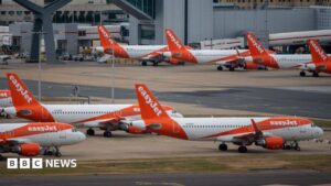 Hundreds of Heathrow and Gatwick flights delayed due to thunderstorms