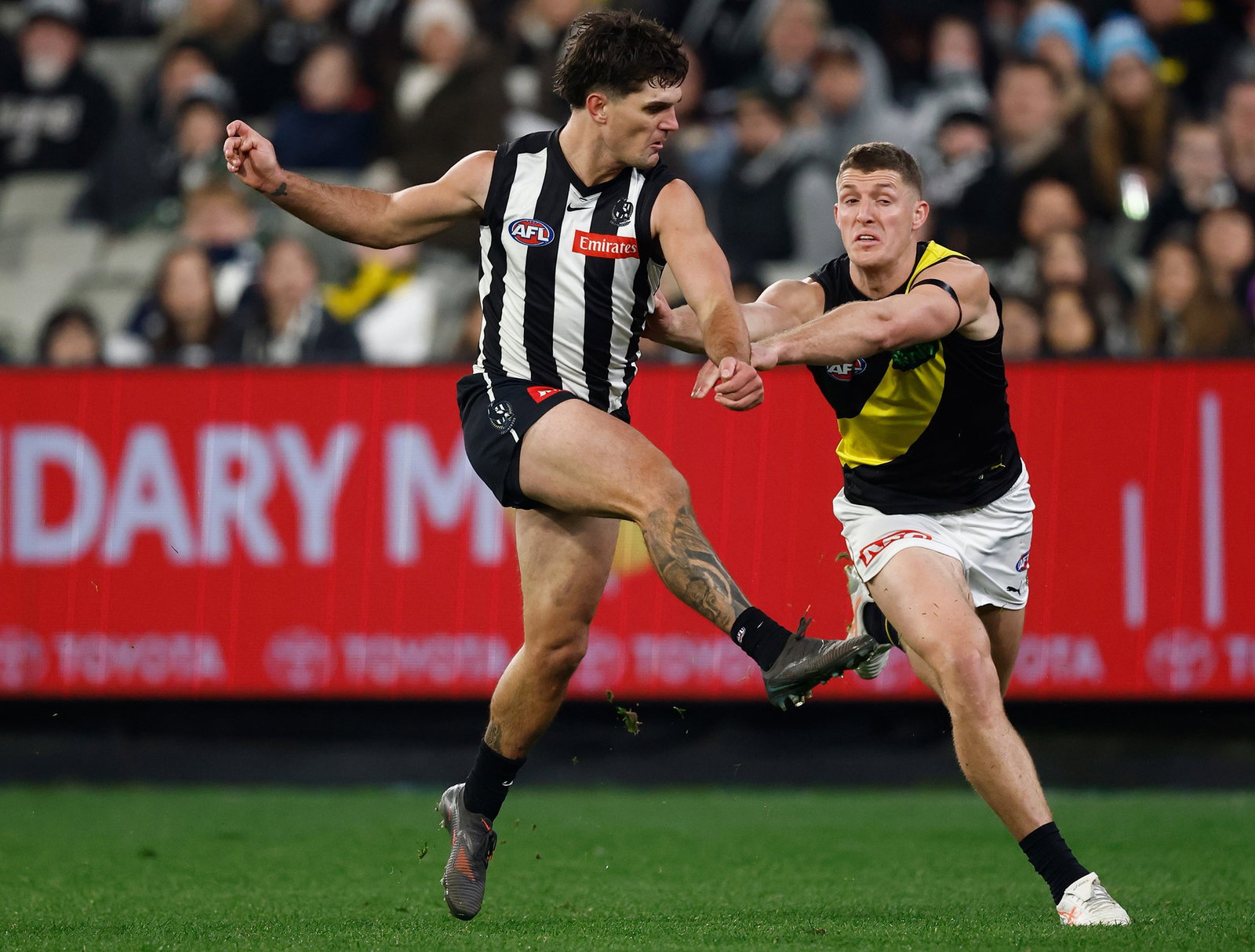 Lachie Schultz of the Magpies kicks a goal during the 2026 AFL Round 16 match between the Collingwood Magpies and the Richmond Tigers at the Melbourne Cricket Ground on June 27, 2026 in Melbourne, Australia. (Photo by Michael Willson/AFL Photos via Getty Images)