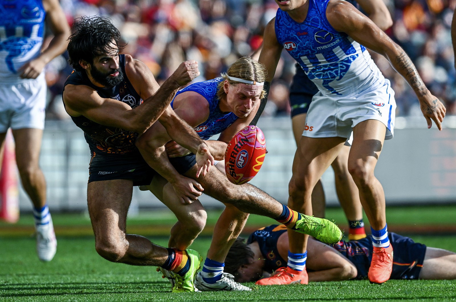 Wayne Milera of the Crows handballs away from Charlie Spargo of the Kangaroos during the round 10 AFL match between Kuwarna (Adelaide Crows) and North Melbourne Kangaroos at Adelaide Oval, on May 16, 2026, in Adelaide, Australia.