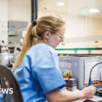 NHS staff should be banned from wearing pro-Palestinian badges, report recommends