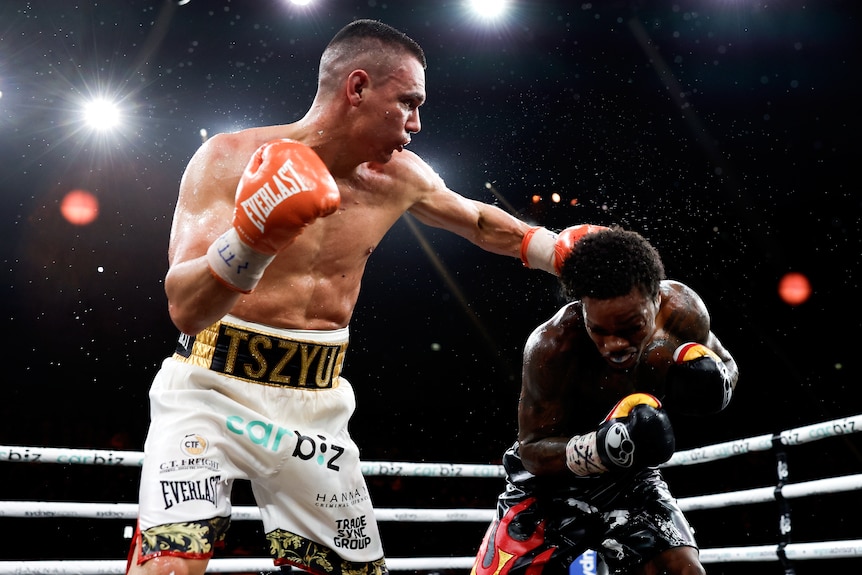 Tim Tszyu punches Errol Spence