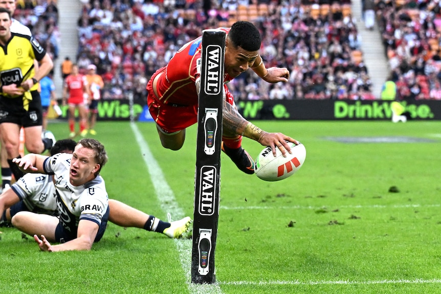 Jamayne Isaako dives
