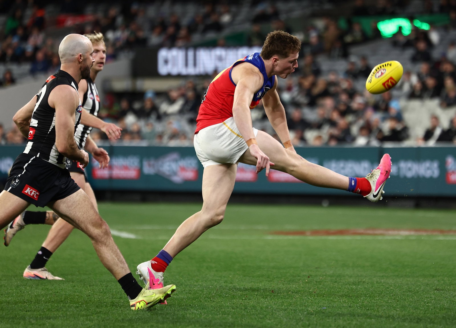  Logan Morris of the Lions kicks a goal during the 2026 AFL Round 24 match between the Collingwood Magpies and the Brisbane Lions at the Melbourne Cricket Ground on August 21, 2026 in Melbourne, Australia. 