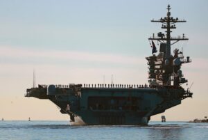 US Navy destroyer with 300 sailors aboard broke down for 4 days in the Pacific