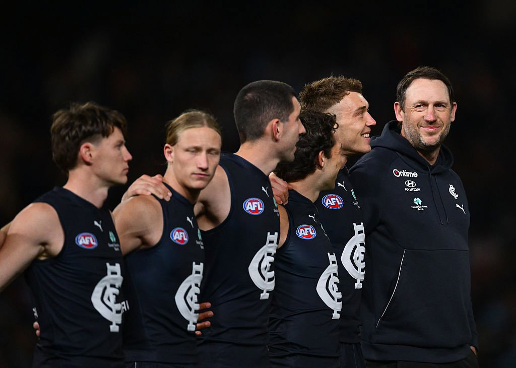 Josh Fraser and Carlton players