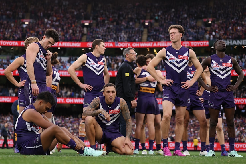 Fremantle players look depressed and disappointed after the grand final