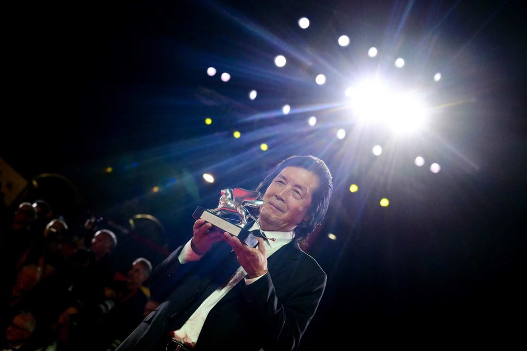 Director Lee Chang-dong, winner of the Silver Lion for “Possible Love”, poses for photos after the closing ceremony of the 83rd Venice Film Festival on Saturday. Photo: AFP Director Lee Chang-dong, winner of the Silver Lion for “Possible Love”, poses for photos after the closing ceremony of the 83rd Venice Film Festival on Saturday. Photo: AFP