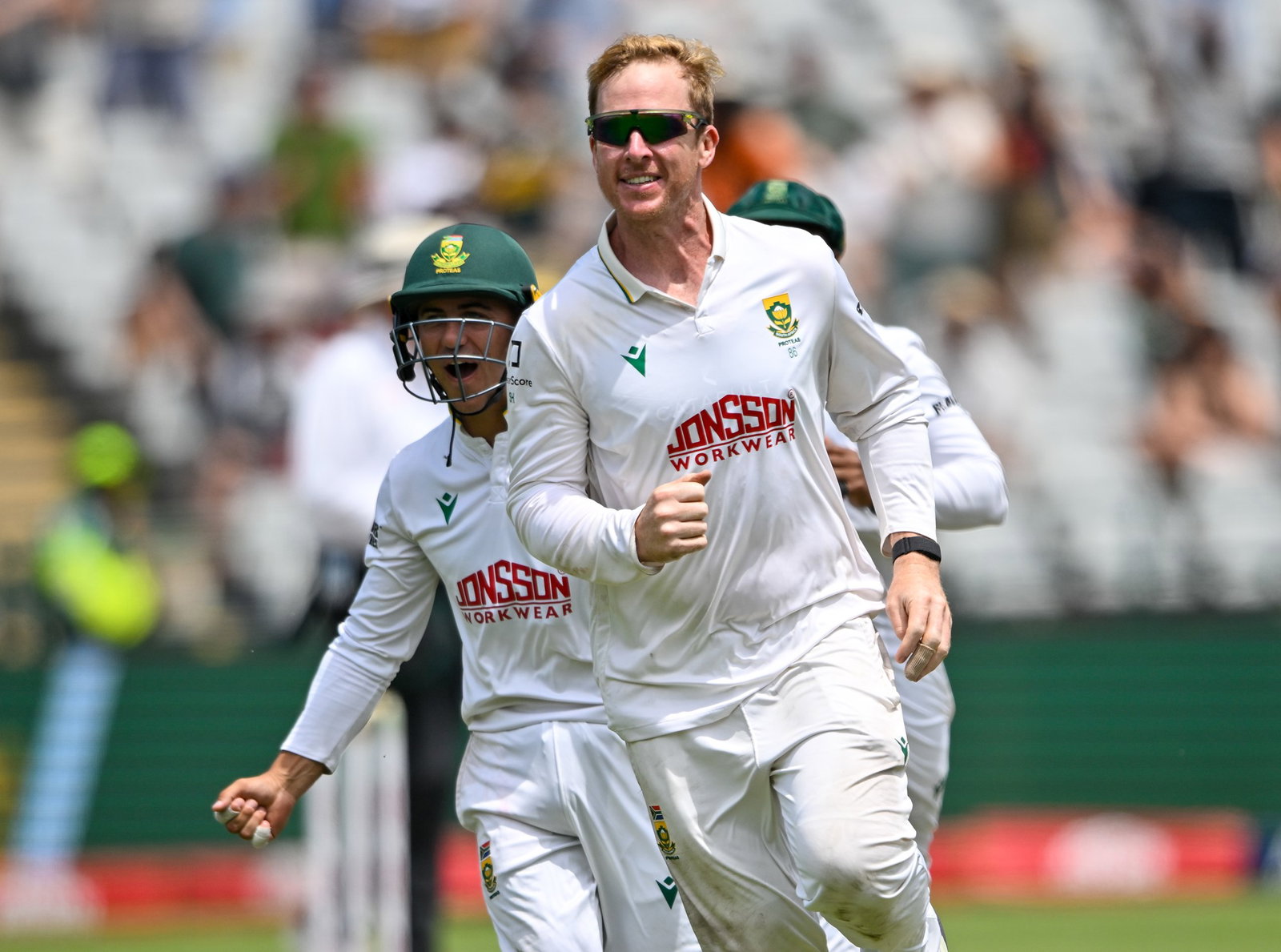 Simon Harmer picked up three wickets in a devastating spell before lunch.