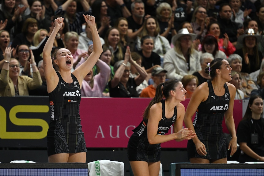 New Zealand Silver Ferns players cheer on the bench during a Constellation Cup game.